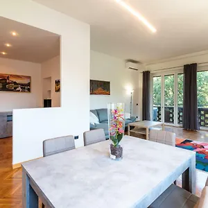 Vittoria 4 Apartment